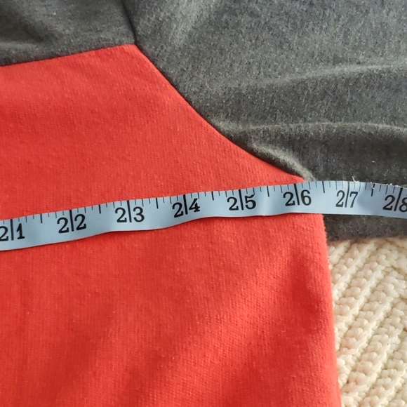 Color Block Hoodie - Picture 4 of 5